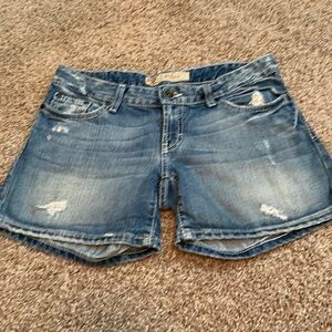 BKE Stella size 28 shorts
